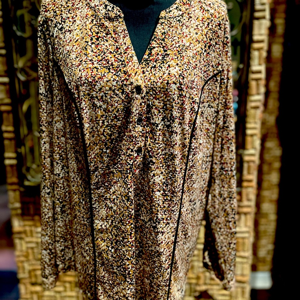 Lk New Roz & Ali Nicely Detailed w Black Buttons & Edging Front & Back 1X